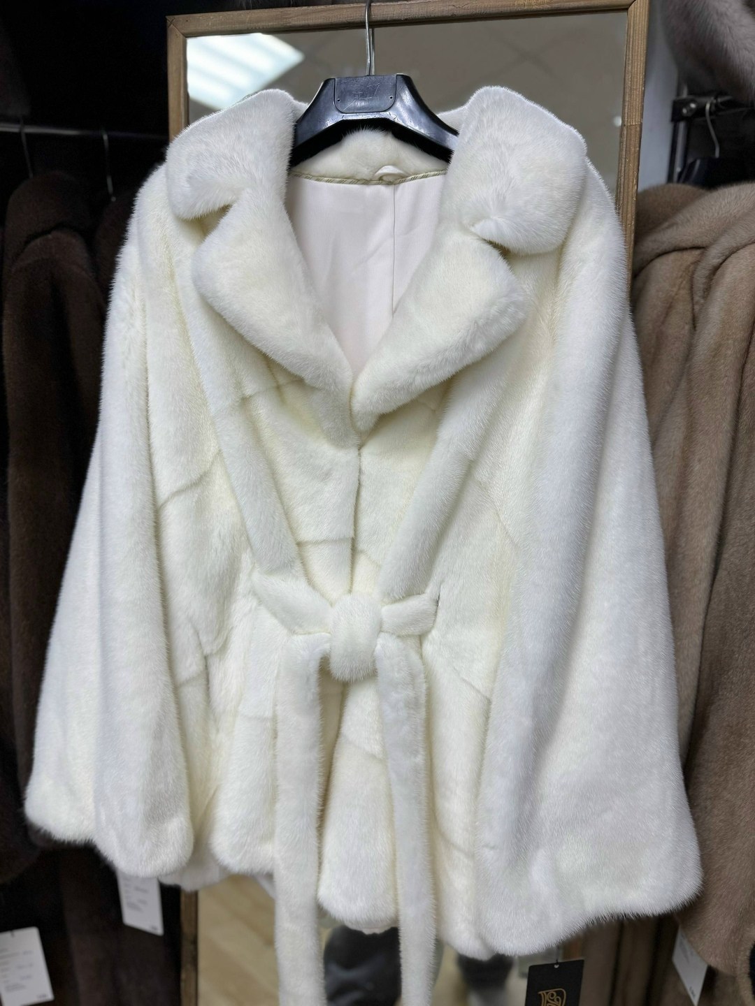 шуба норковая белая,шуба белая норка,белая шуба из норки,норковая шуба,шуба норковая летучая мышь