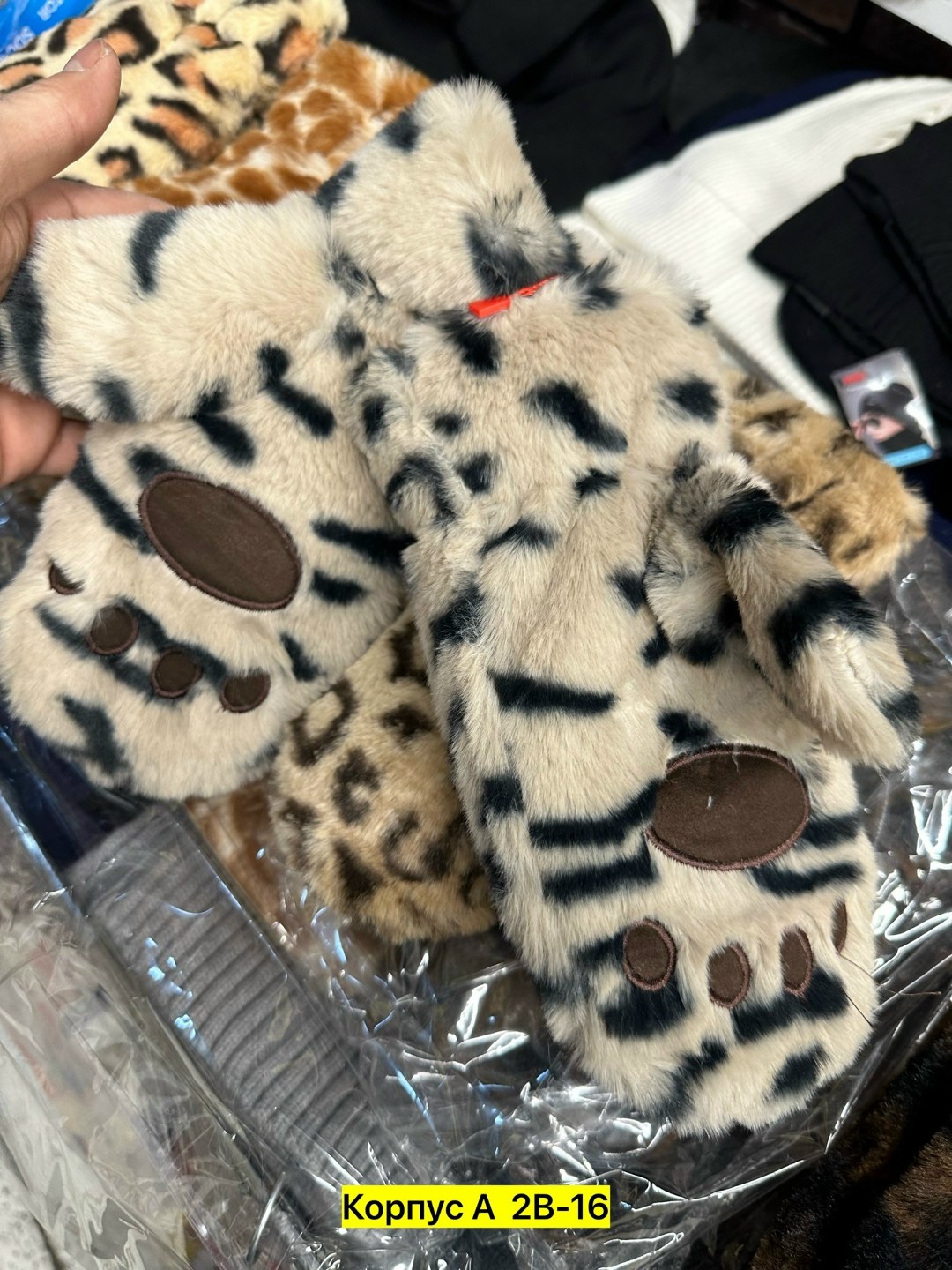 меховые варежки,варежки женские,модные варежки,перчатки и варежки,перчатки с леопардовым принтом