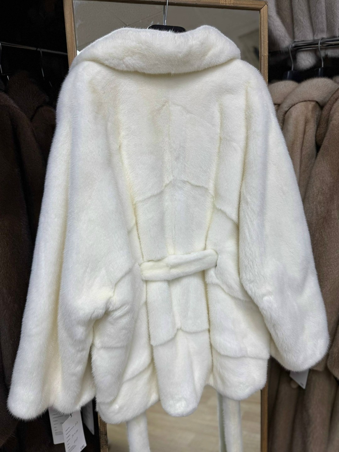 шуба норковая белая,шуба белая норка,белая шуба из норки,норковая шуба,шуба норковая летучая мышь