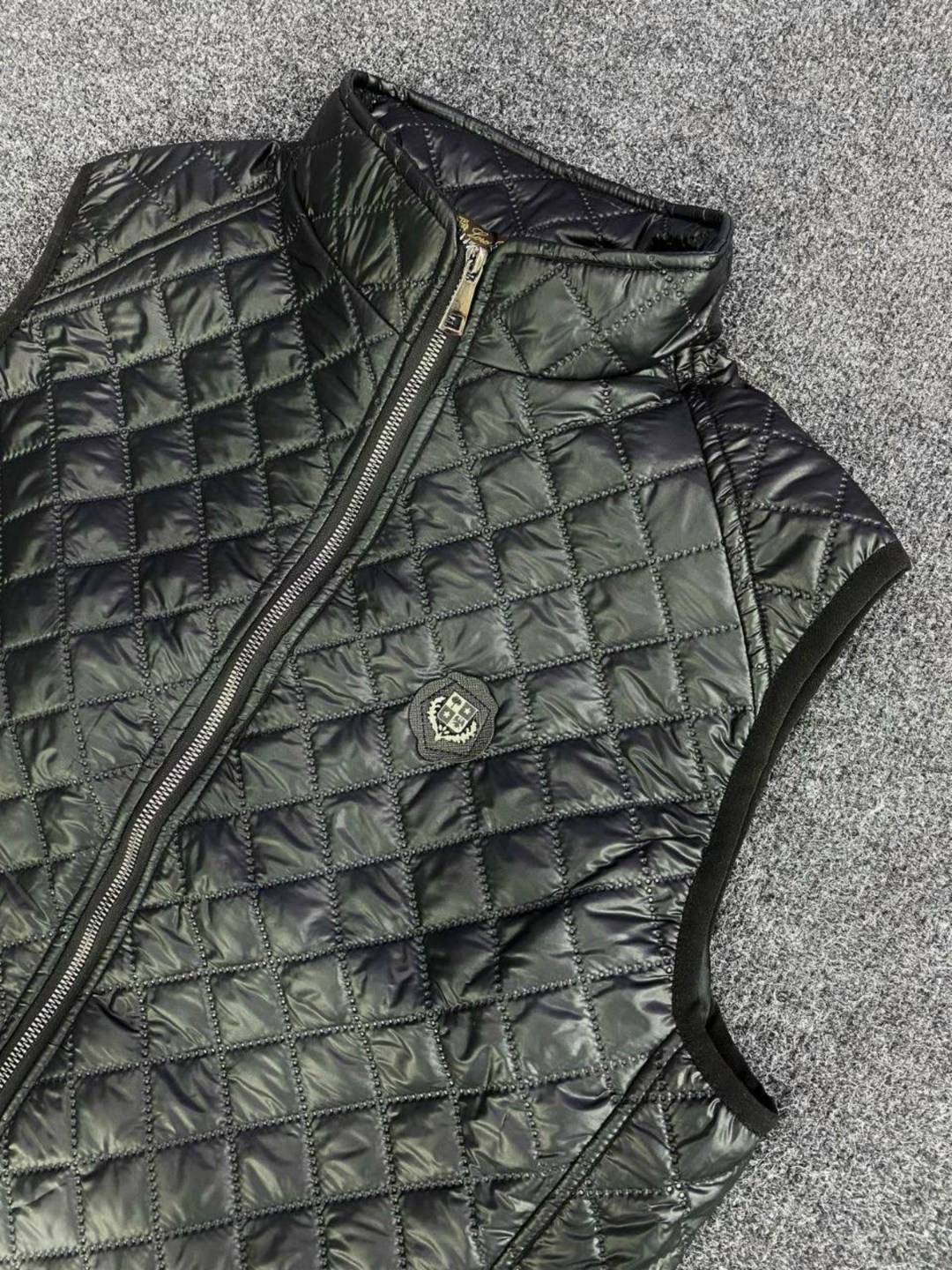 мужская жилетка,куртка жилет,безрукавка армани мужские,жилет,жилет монклер мужской