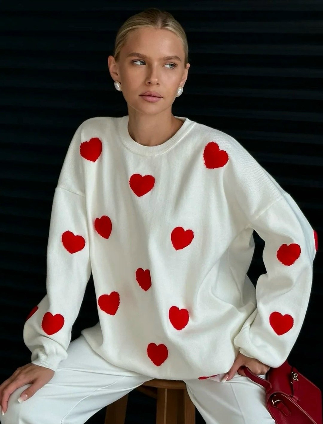 свитер с сердечками,джемпер трикотажный,модные свитера,джемпер с сердечками,свитер оверсайз с сердечками