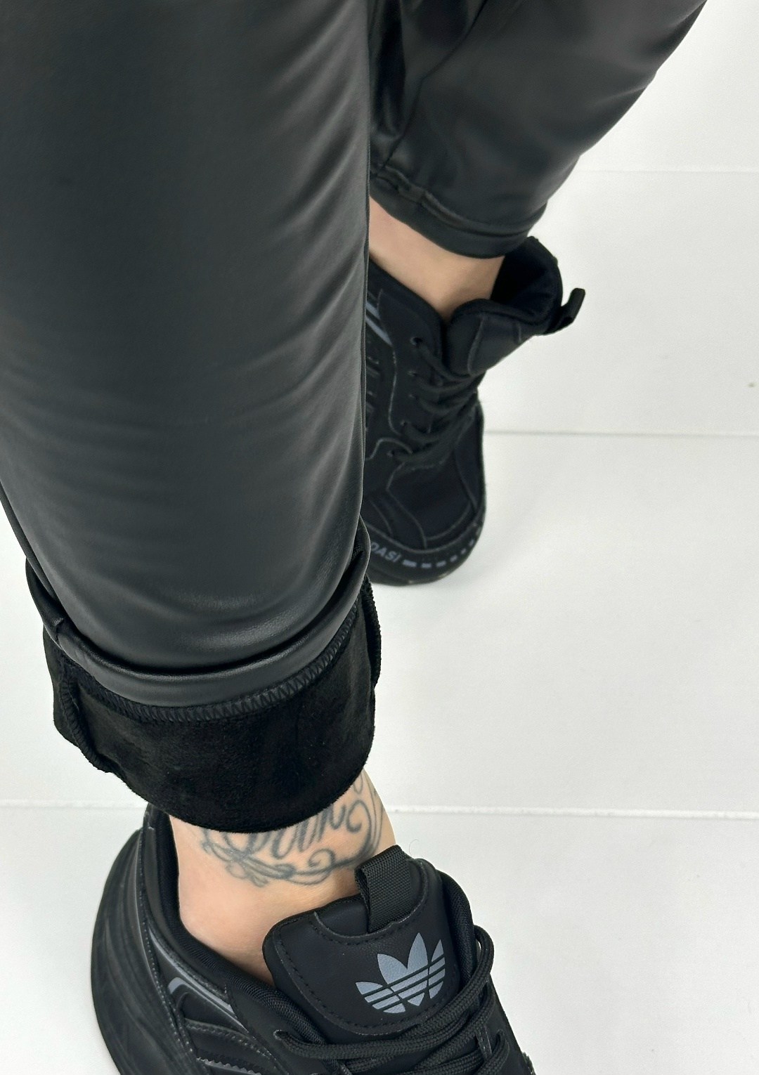 кожаные лосины,легинсы с кожаными вставками,кожаные брюки,кожаные штаны,кожаные брюки женские