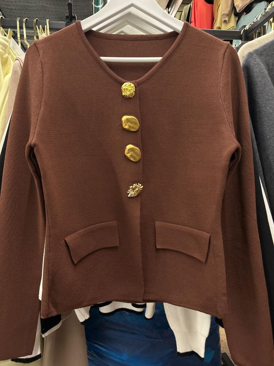 женский трикотажный кардиган с,кардиган с пуговицами,трикотажный кардиган на пуговицах,трикотажный кардиган,кардиган