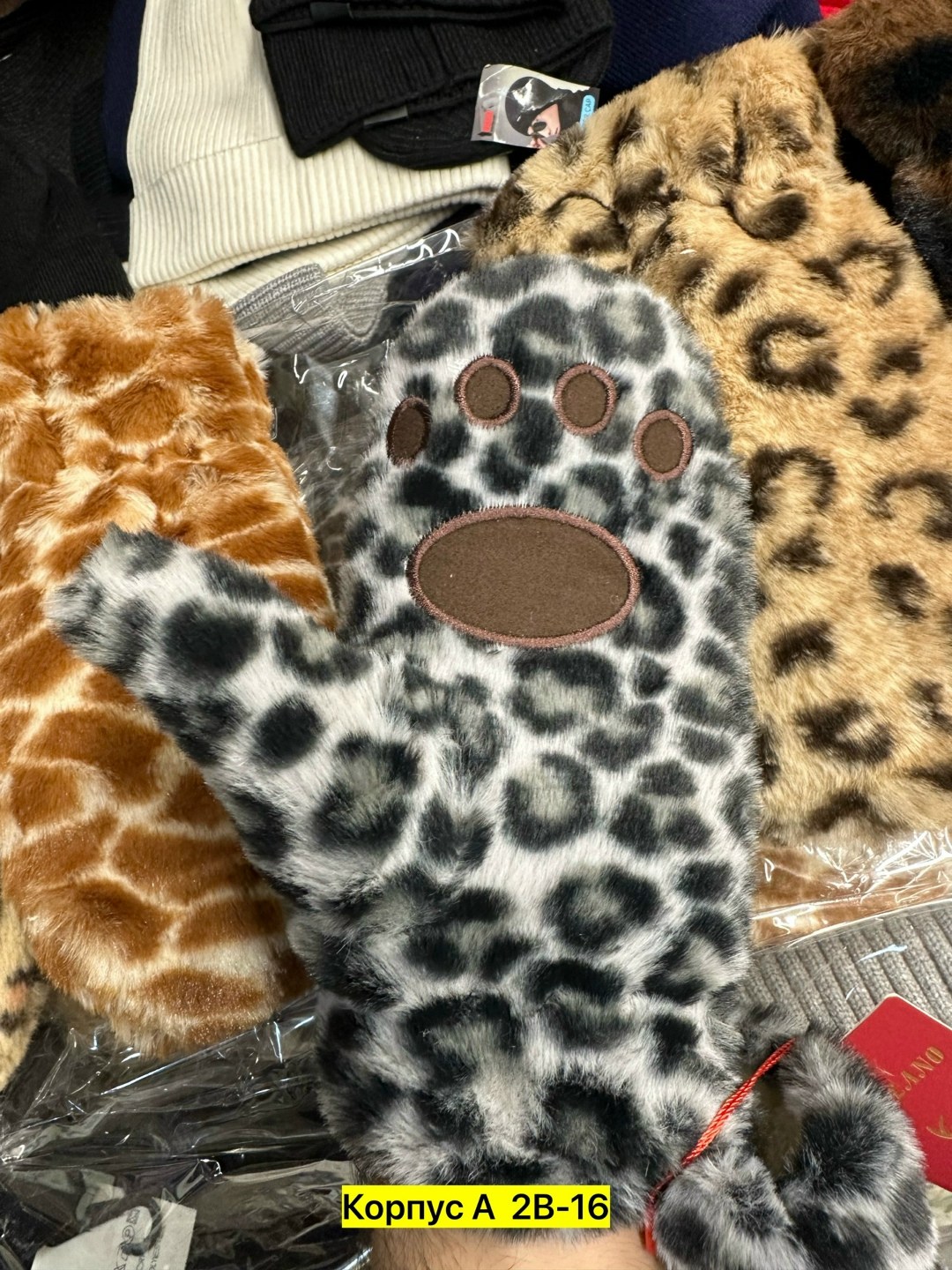 меховые варежки,варежки женские,модные варежки,перчатки и варежки,перчатки с леопардовым принтом