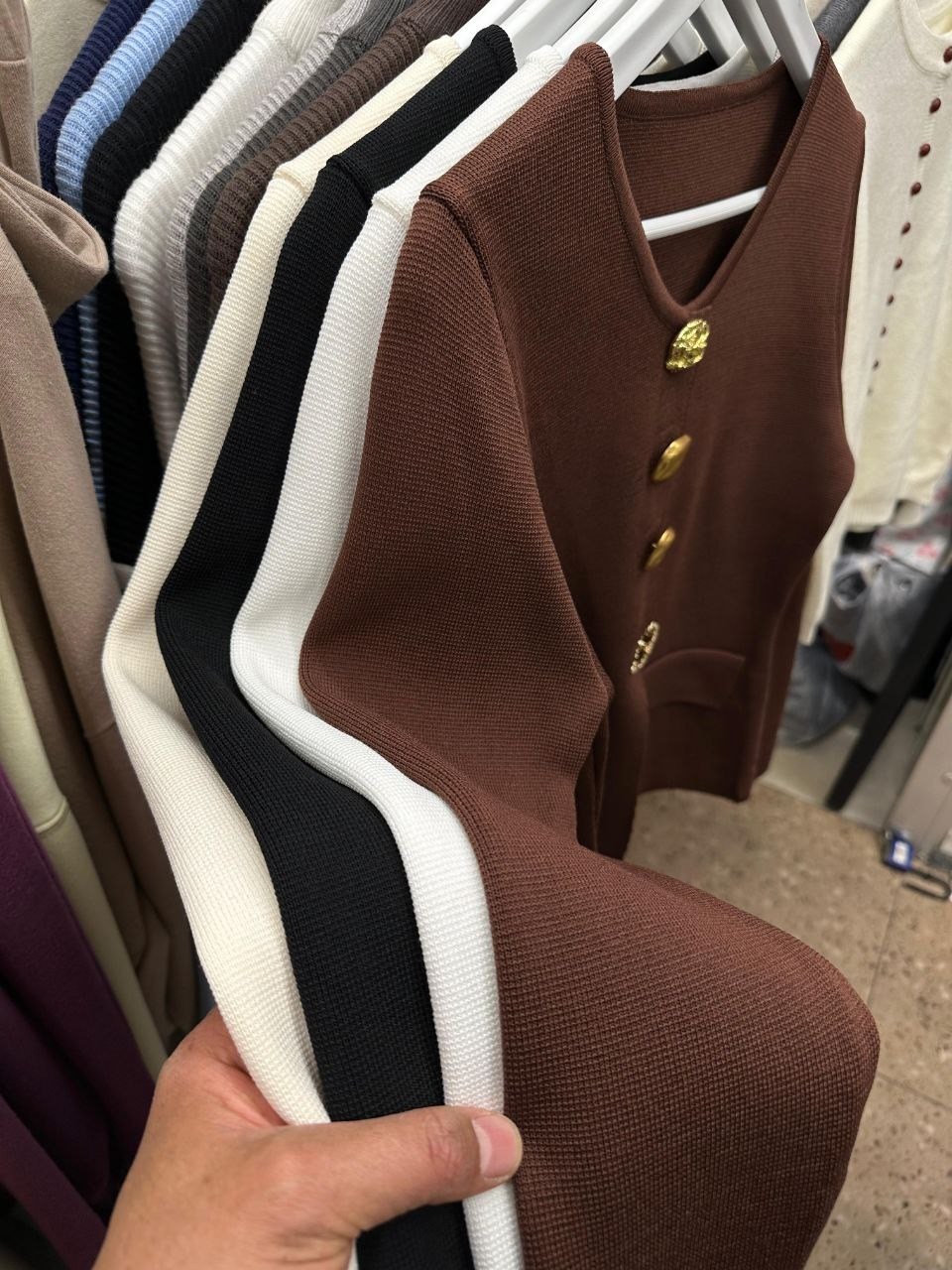 женский трикотажный кардиган с,кардиган с пуговицами,трикотажный кардиган на пуговицах,трикотажный кардиган,кардиган