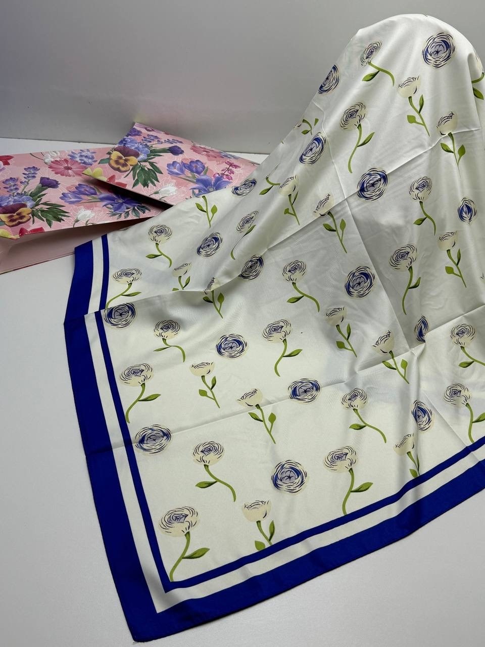 платки тонки,шелковые платки,атласный платок,платки женские,женские платки шелковый