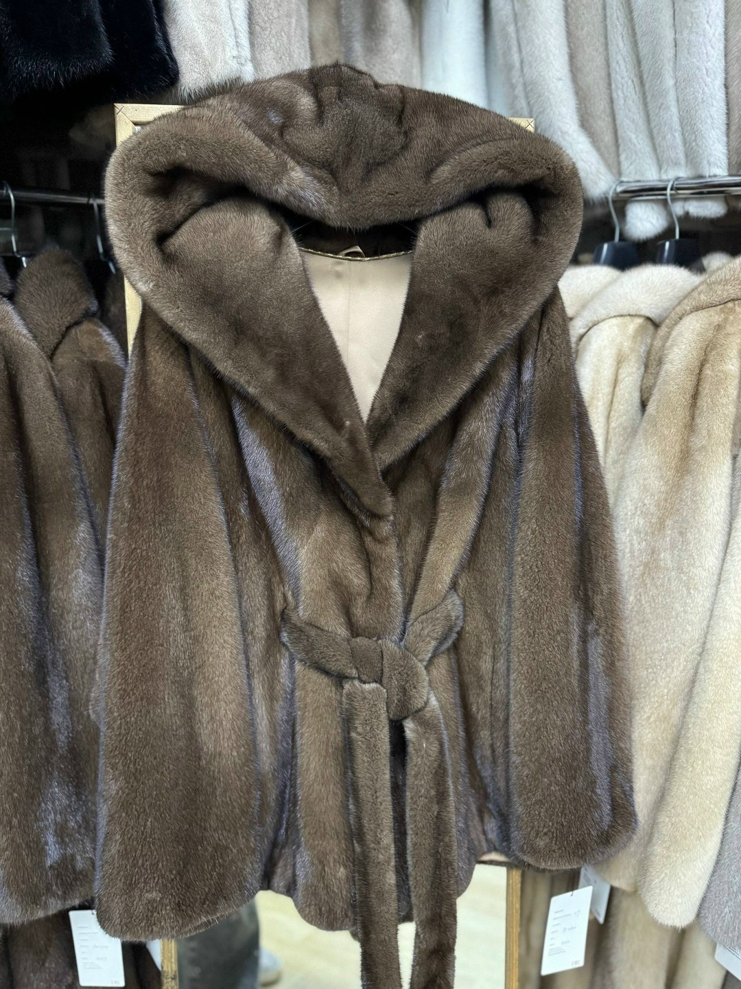 норковая шуба с капюшоном,норковая шуба летучая мышь с капюшоном,норковая шуба,шуба норка,короткая норковая шуба с капюшоном