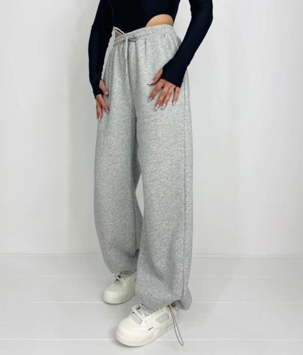 серые широкие спортивные штаны,спортивные брюки,cпортивные штаны женские,серые спортивные штаны,широкие спортивные штаны