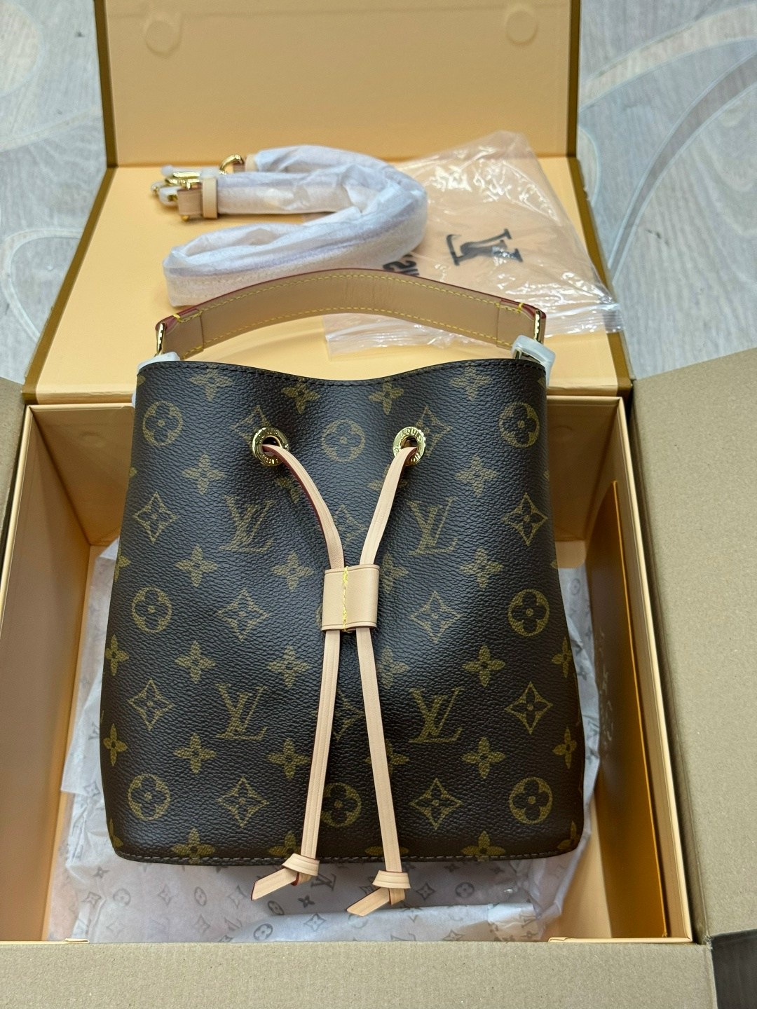 louis vuitton сумка на плечо,сумка ведро луи виттон,сумка женская louis vuitton,сумкa louis vuitton,луи виттон сумка
