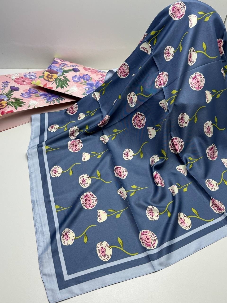 платки тонки,шелковые платки,атласный платок,платки женские,женские платки шелковый