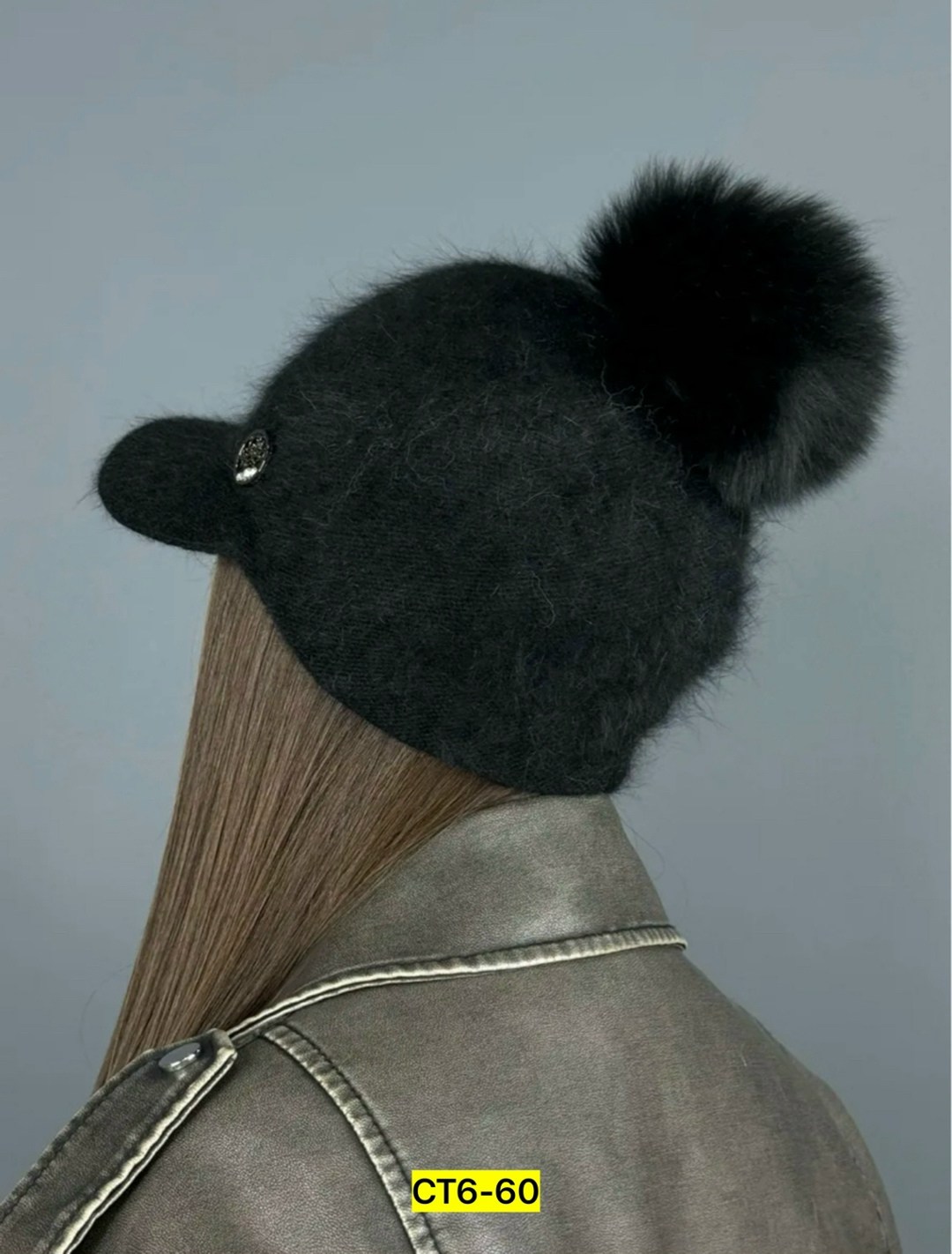 кепка с помпоном,кепка с помпоном женская зимняя,шапка с меховыми помпонами,кепка с меховым помпоном,теплая кепка с помпоном