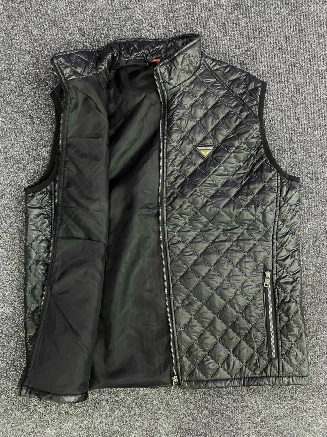 мужская жилетка,куртка жилет,безрукавка армани мужские,жилет,жилет монклер мужской