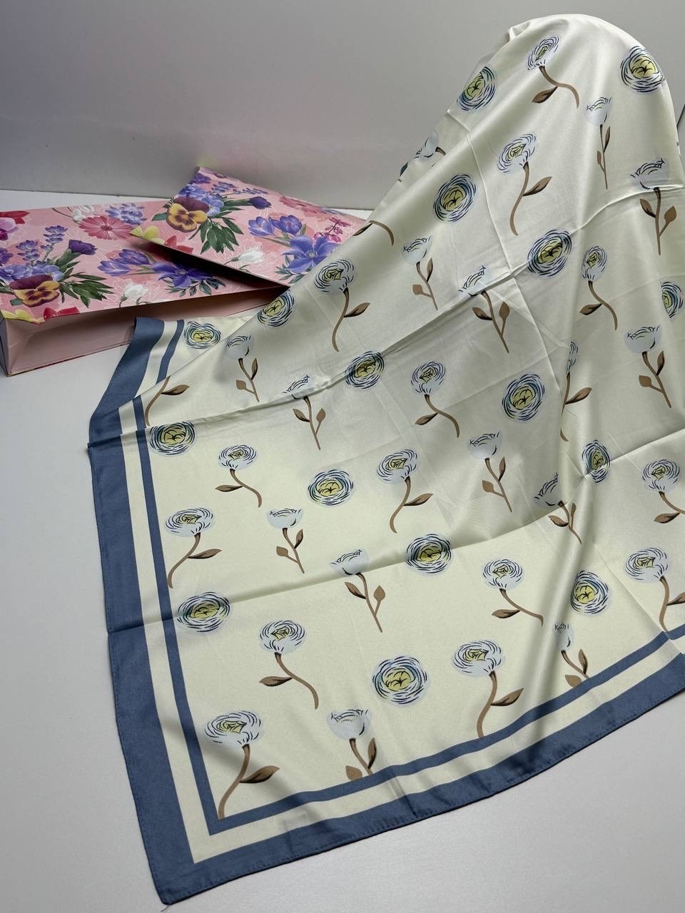 платки тонки,шелковые платки,атласный платок,платки женские,женские платки шелковый