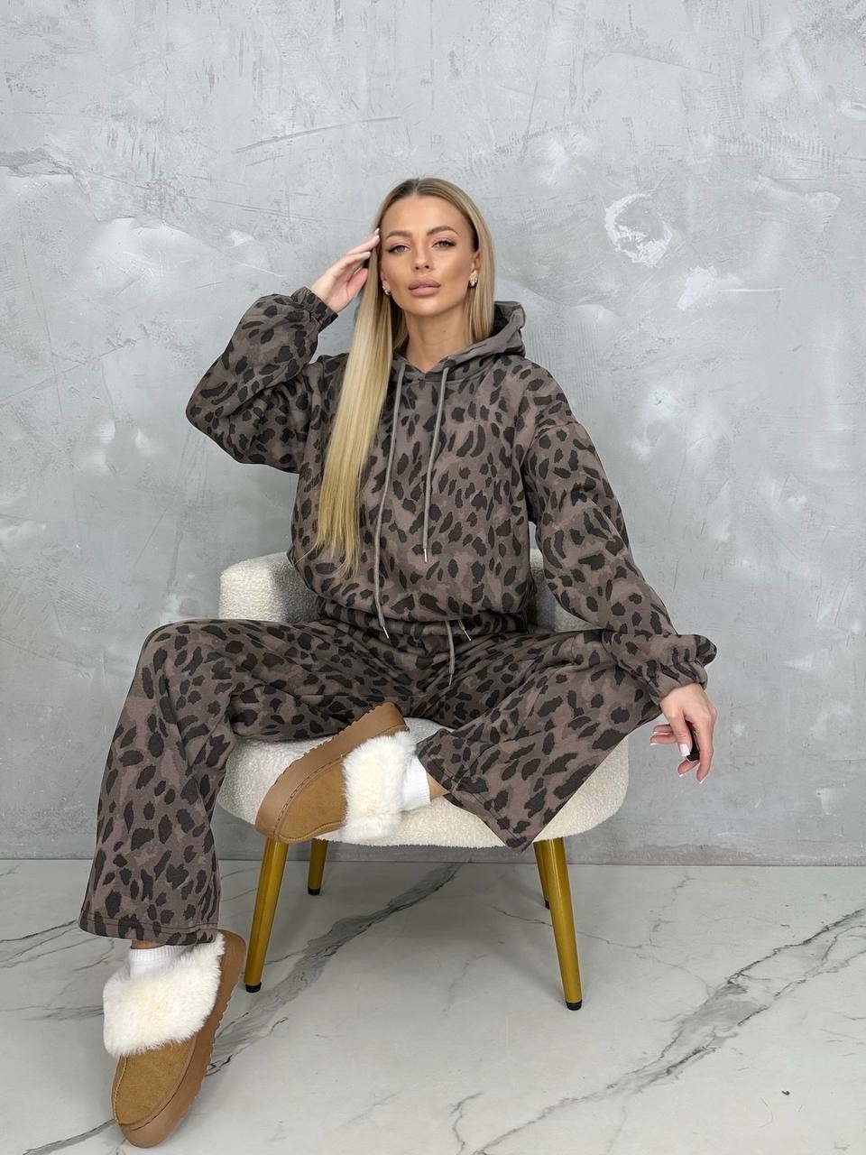 леопардовые костюмы,костюм с принтом,костюм леопард,костюмы брючные,костюм на флисе