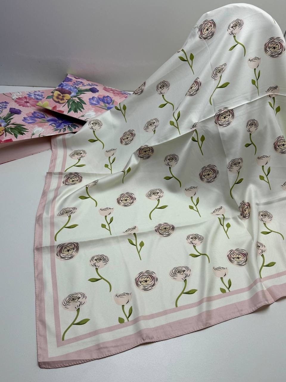 платки тонки,шелковые платки,атласный платок,платки женские,женские платки шелковый