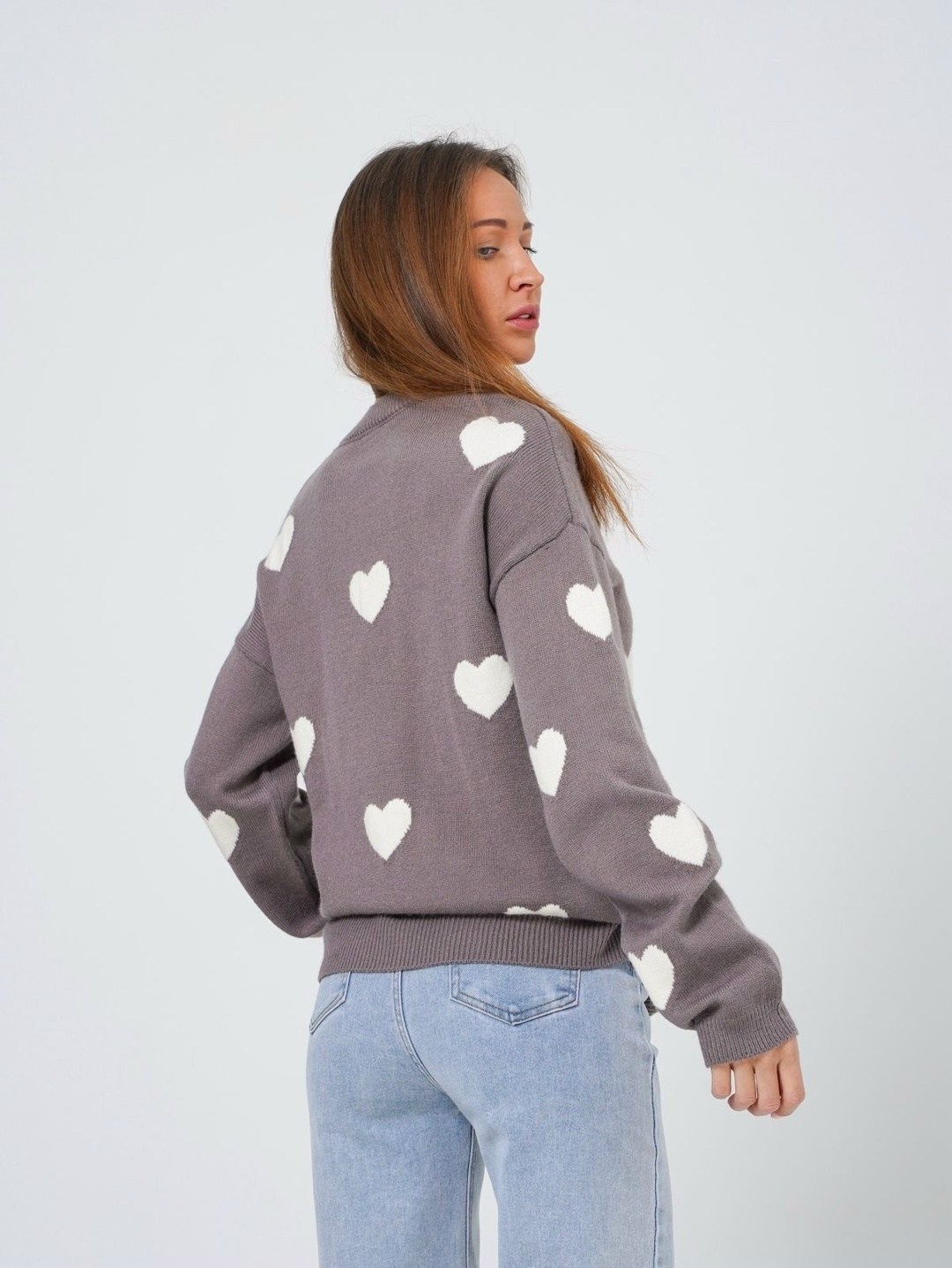 свитер с сердечками,джемпер трикотажный,модные свитера,джемпер с сердечками,свитер оверсайз с сердечками