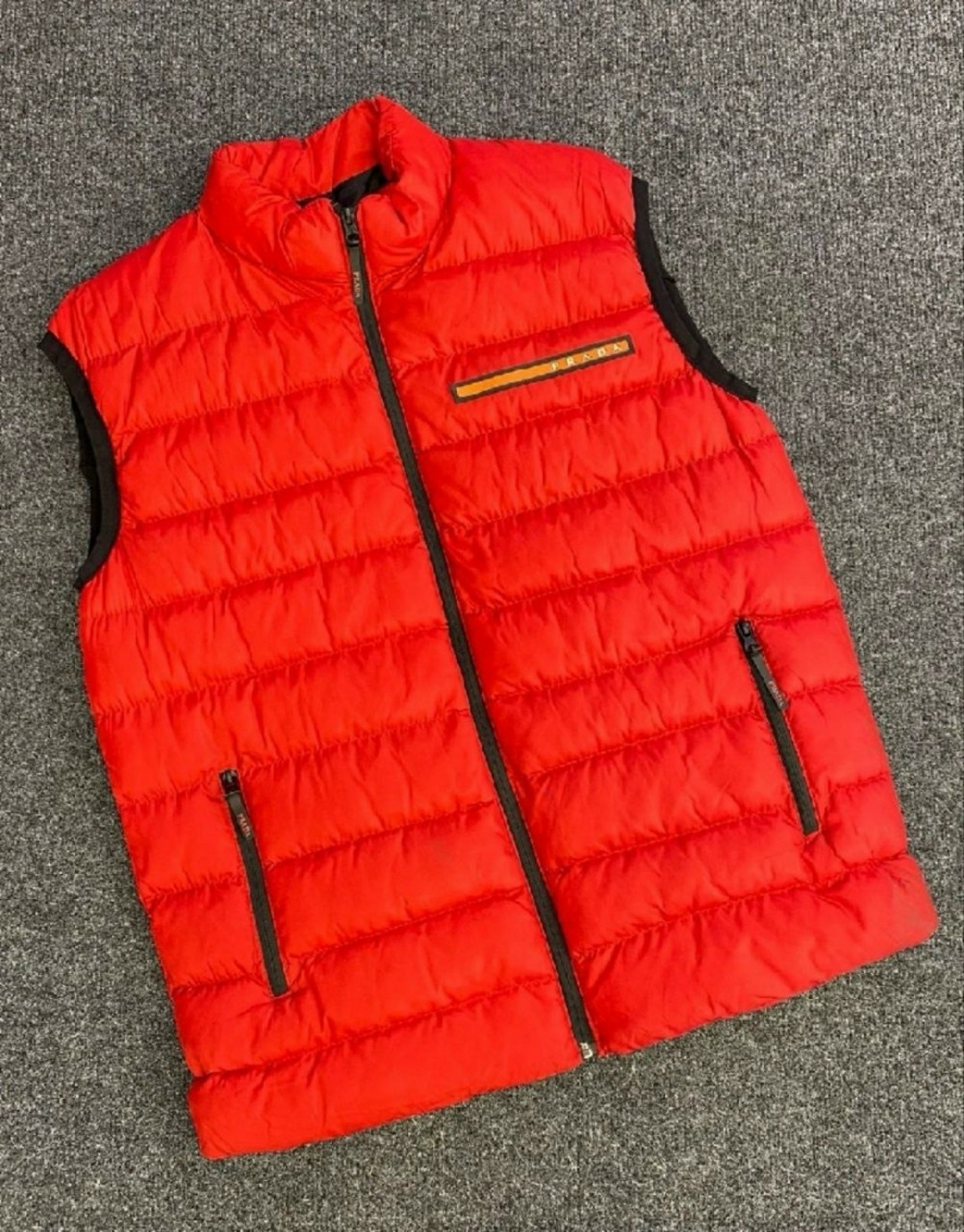 жилет красный,жилетки,жилет,жилетка прада,жилет мужской