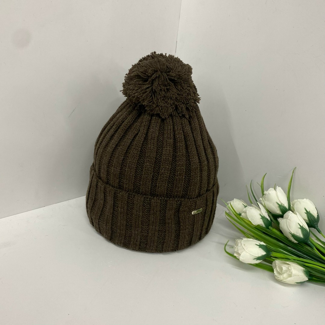 шапка женская,бежевая шапка,шапка вязаная,шапка с помпонами,шапка мужская вязаная