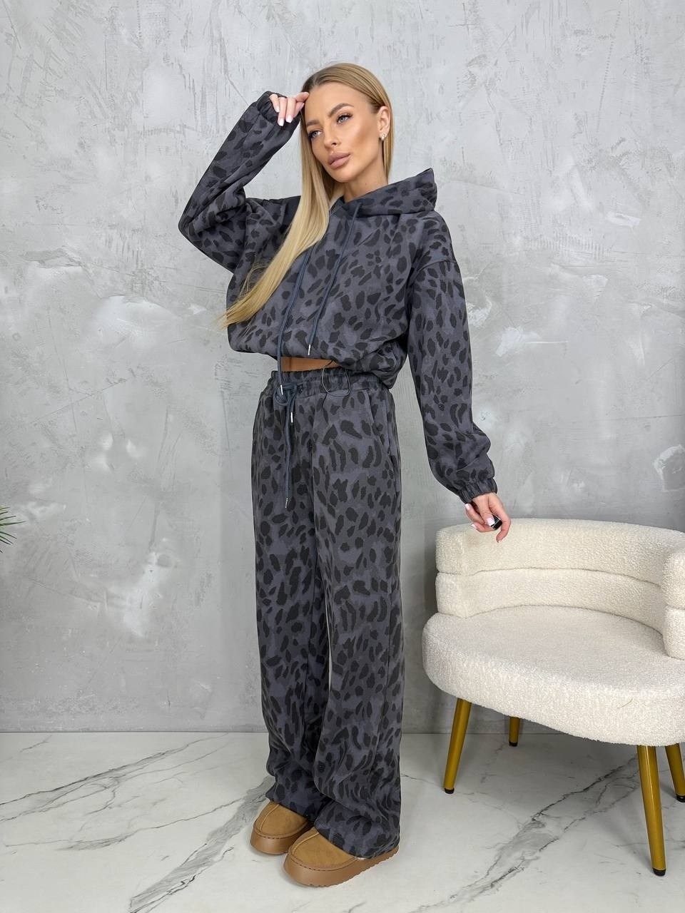 леопардовые костюмы,костюм с принтом,костюм леопард,костюмы брючные,костюм на флисе