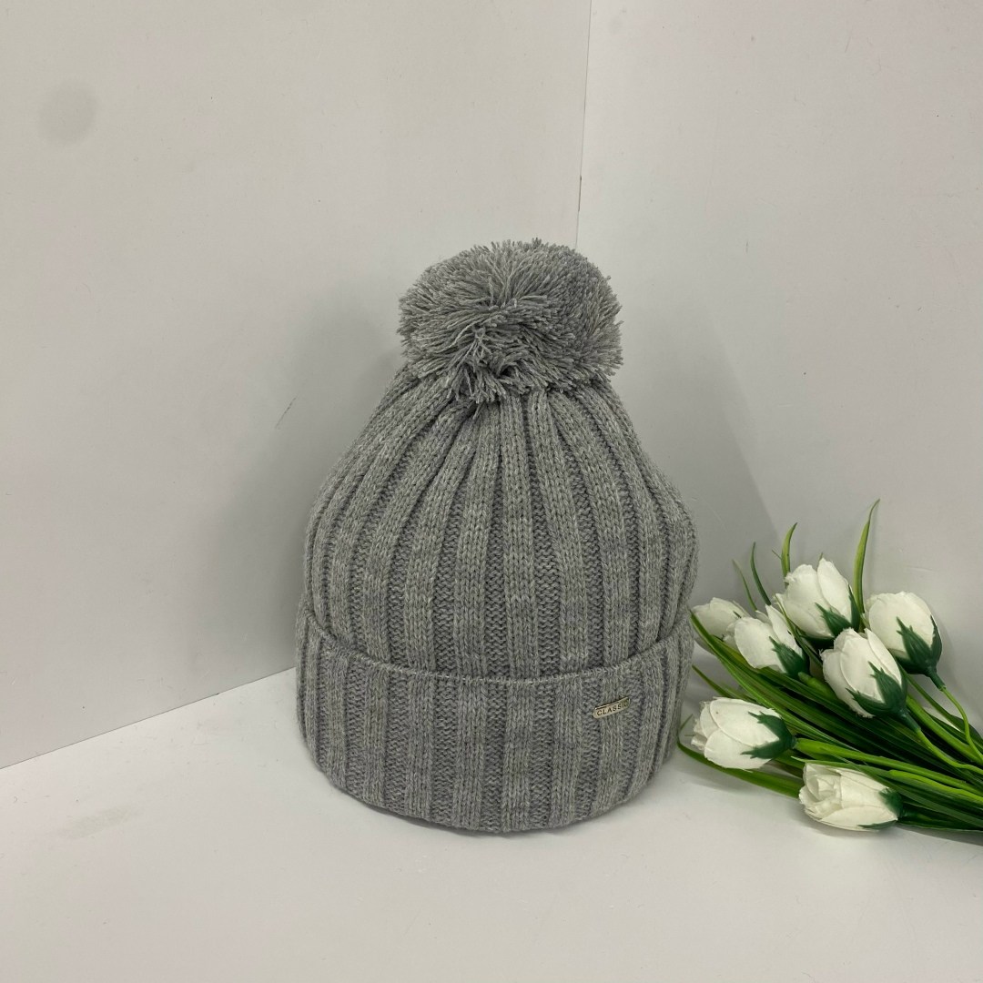 шапка женская,бежевая шапка,шапка вязаная,шапка с помпонами,шапка мужская вязаная