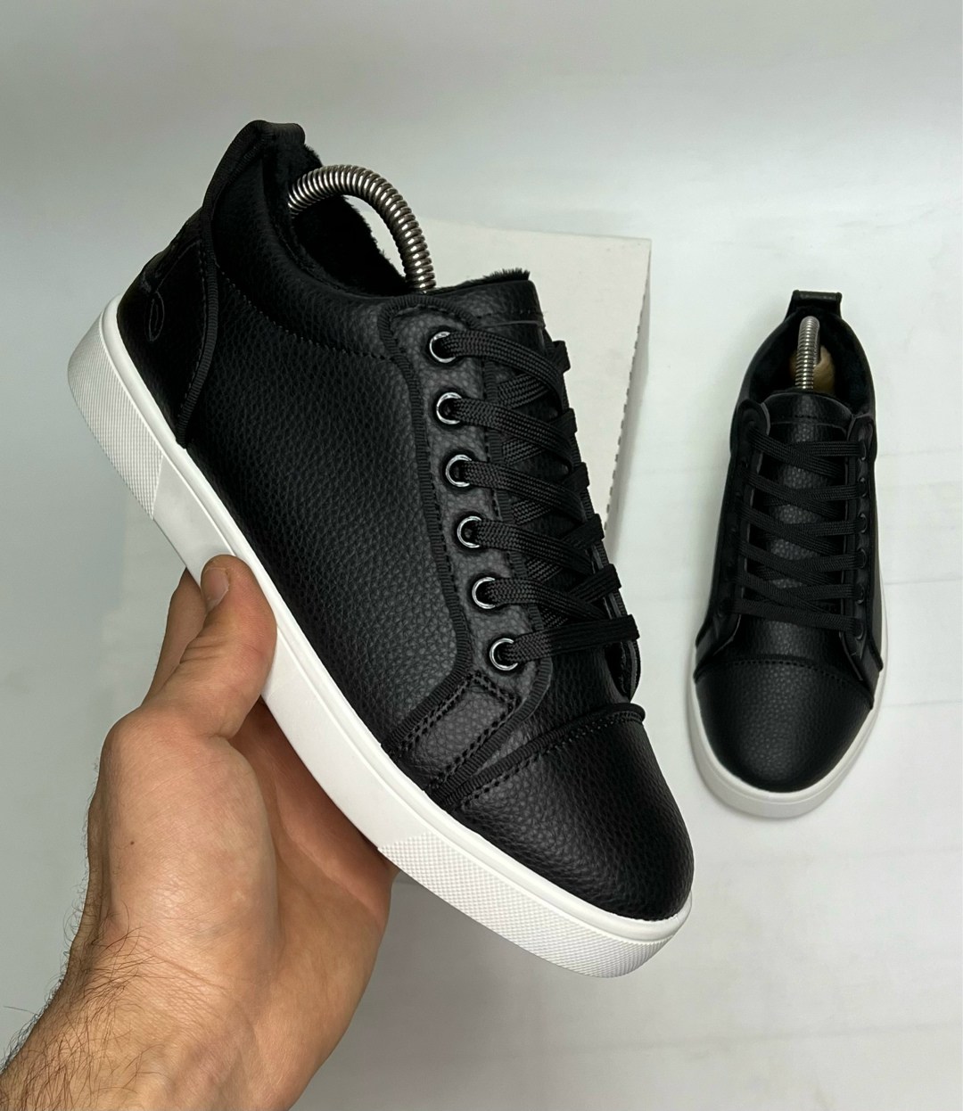 ,кожаные кроссовки,кожаные кеды,кеды прада мужские,низкие кроссовки