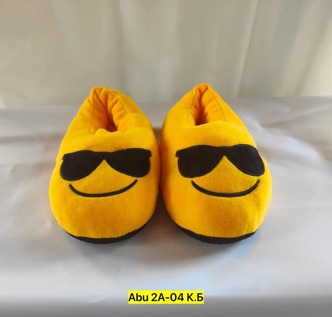 милые тапочки,домашние тапочки,тапочки смайлики,тапочки в виде эмоджи,плюшевые тапочки