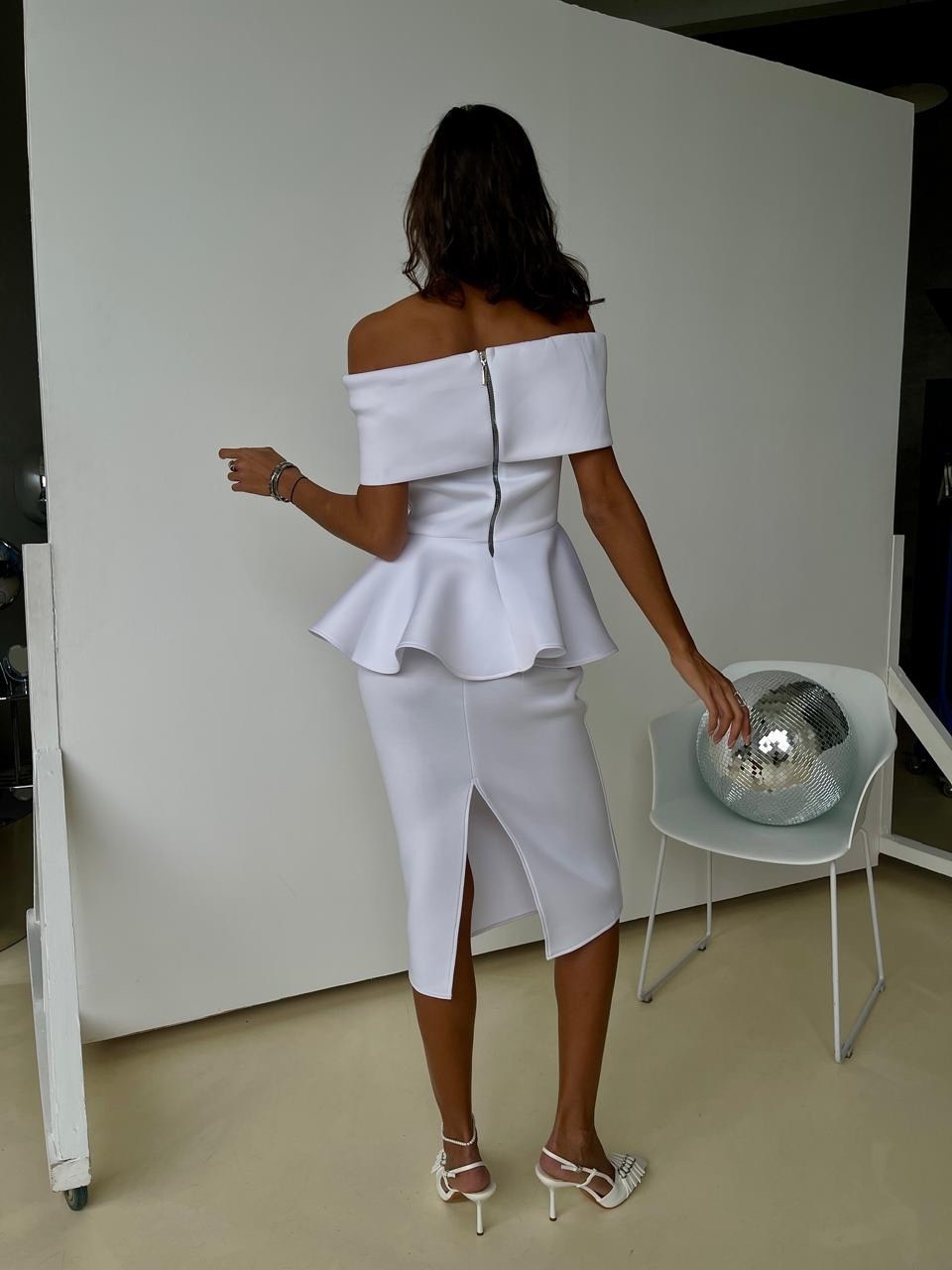 элегантное платье с открытыми плечами,нарядное платье,элегантные платья,платье с баской на талии,платье с юбкой