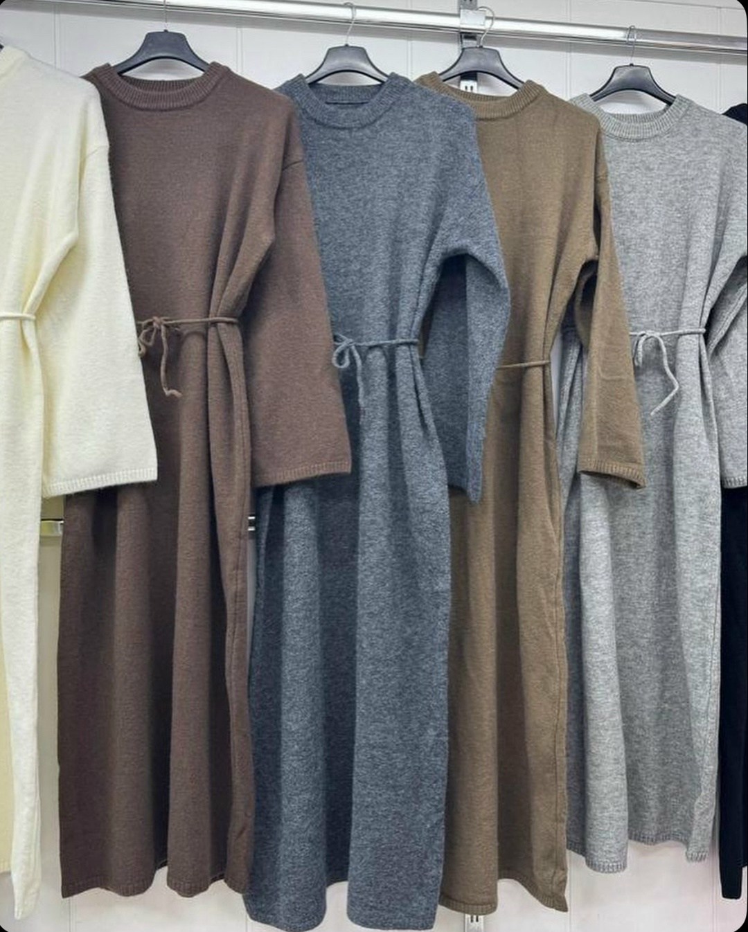 вязаное длинное платье,вязаное платье макси,белое трикотажное платье,женское трикотажное платье макси,трикотажное длинное платье