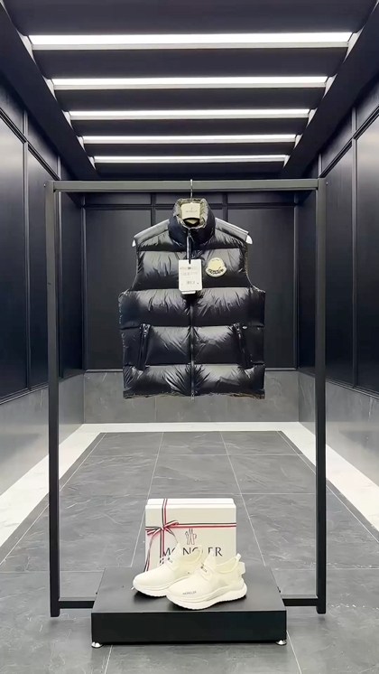 жилетка moncler,жилетка moncler мужская,жилет moncler,жилетка монклер оригинал,жилетка монклер мужская
