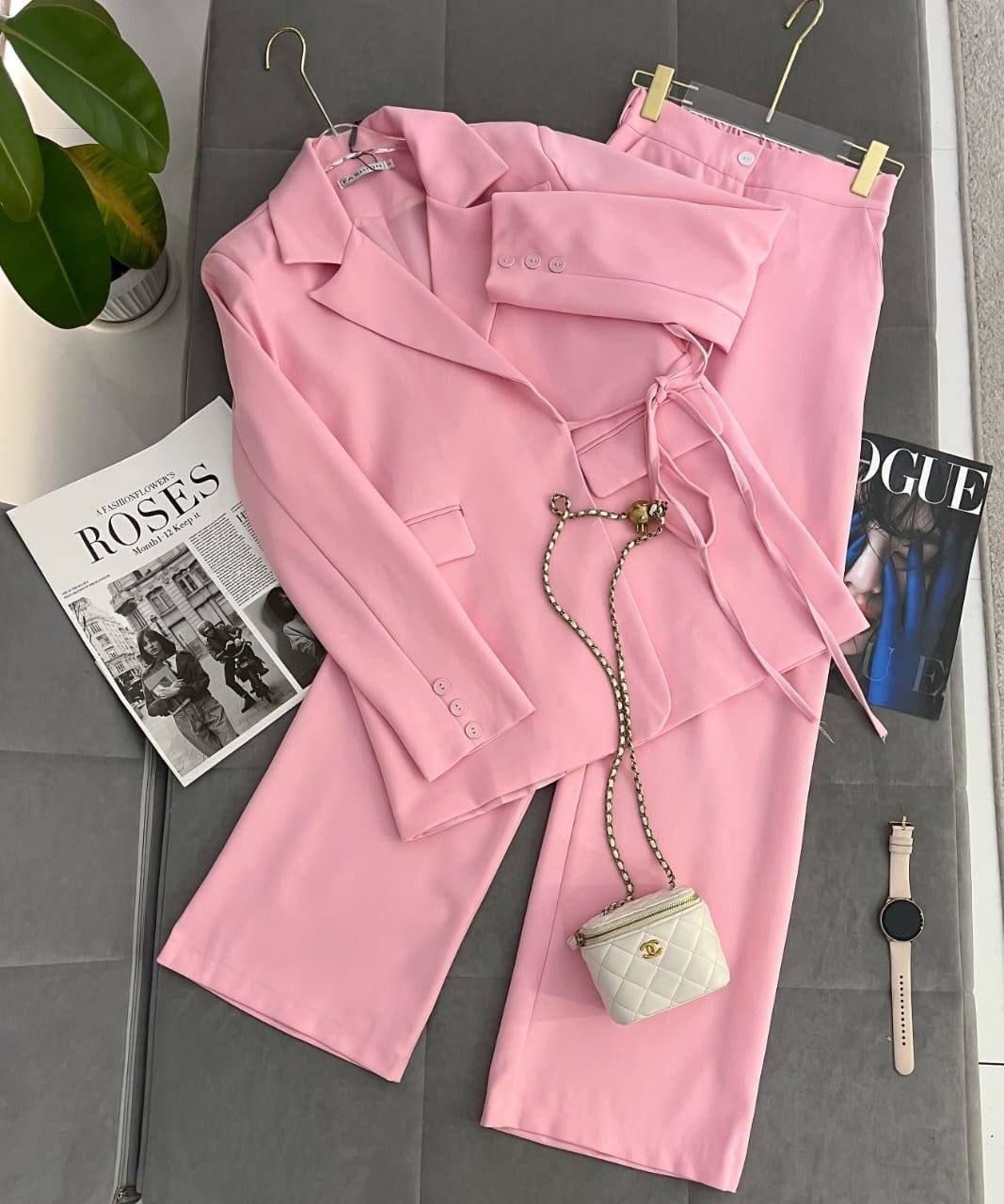 костюмы брючные,женские костюмы брючные,модные брючные костюмы,розовый костюм,костюм брючный женский стильный