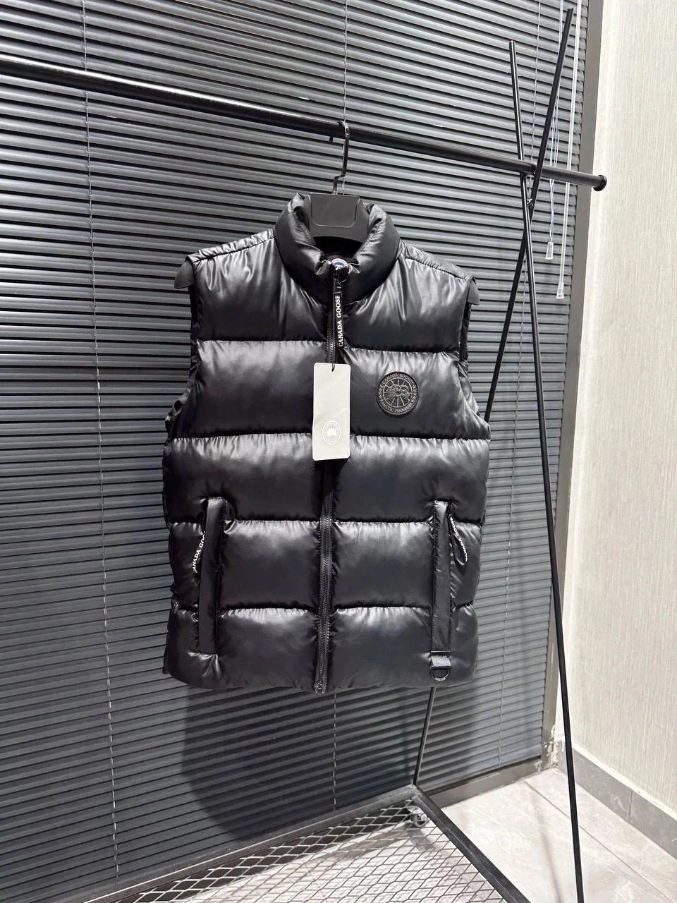 жилетка монклер оригинал,жилетка moncler,жилетка moncler мужская,жилет монклер мужской,жилет пуховый moncler