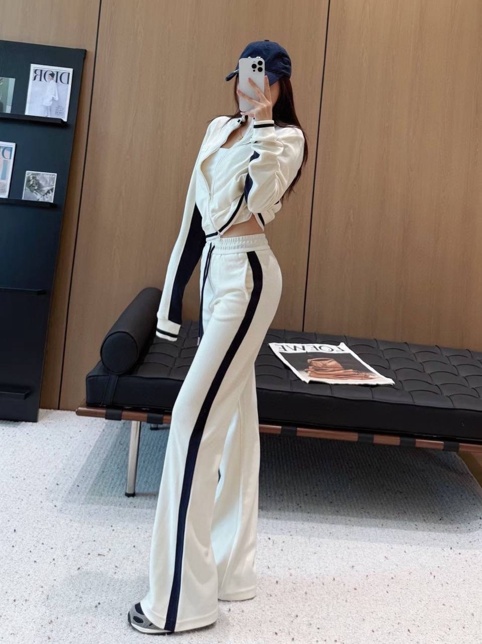 костюмы спортивные,спортивные костюмы женские,спортивный костюм кристиан диор,трикотажные костюмы,костюм повседневный спортивный