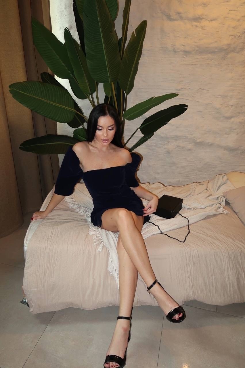 бархатное платье с открытыми плечами,платье бархатное,платье из бархата,женское бархатное платье с открытыми плечами,платье велюр