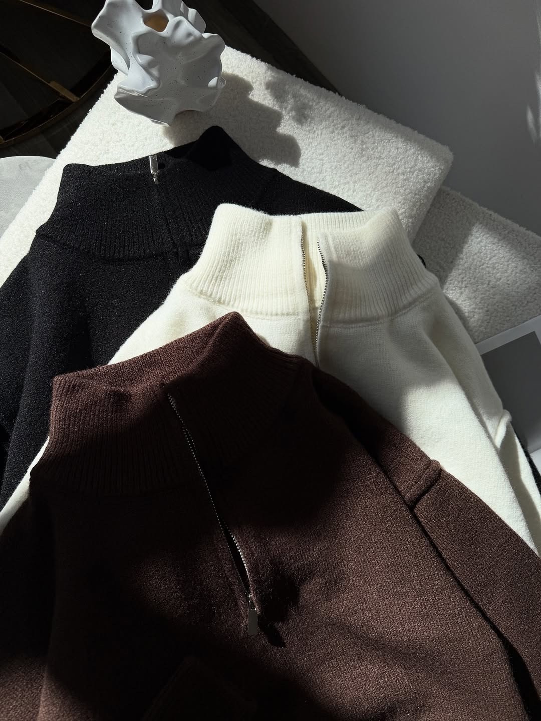 свитер с высоким воротником,свитер зимние,модные свитера,свитер с высоким воротом,трикотажный свитер