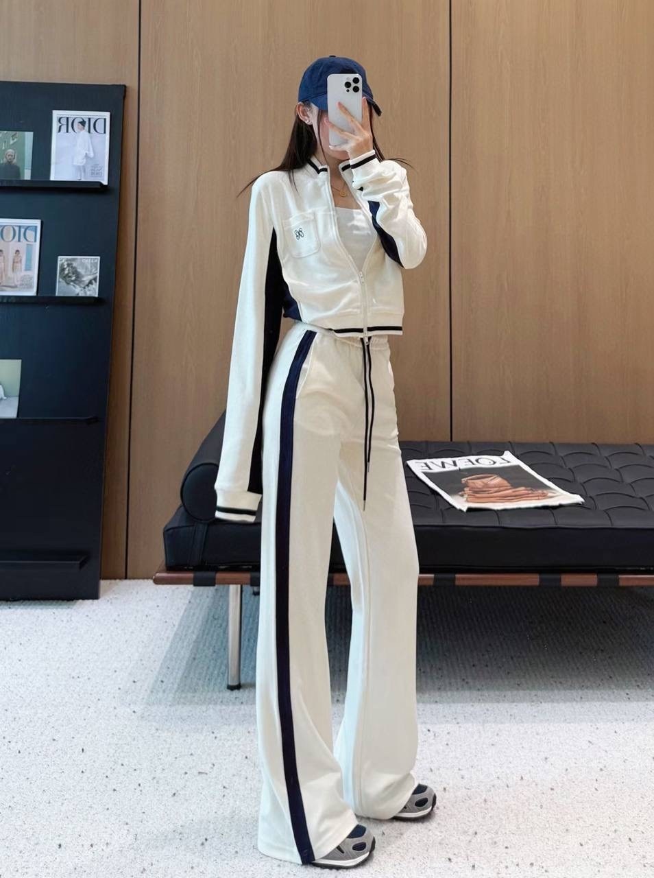 костюмы спортивные,спортивные костюмы женские,спортивный костюм кристиан диор,трикотажные костюмы,костюм повседневный спортивный