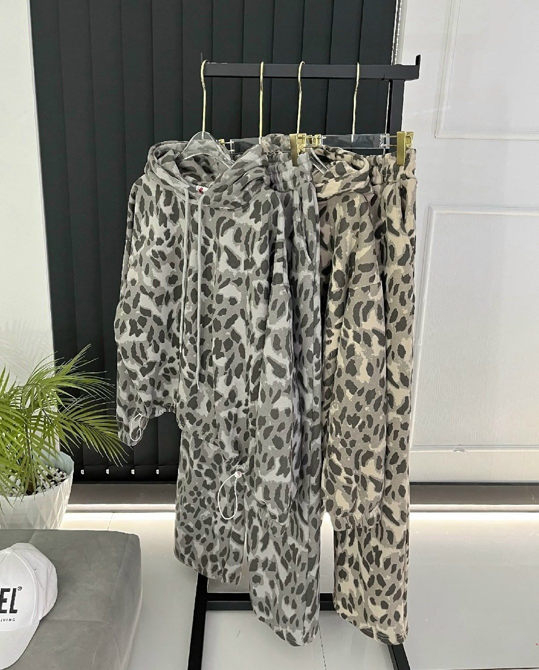 леопардовые костюмы,костюм леопард,костюм на флисе,костюм с принтом,теплый костюм
