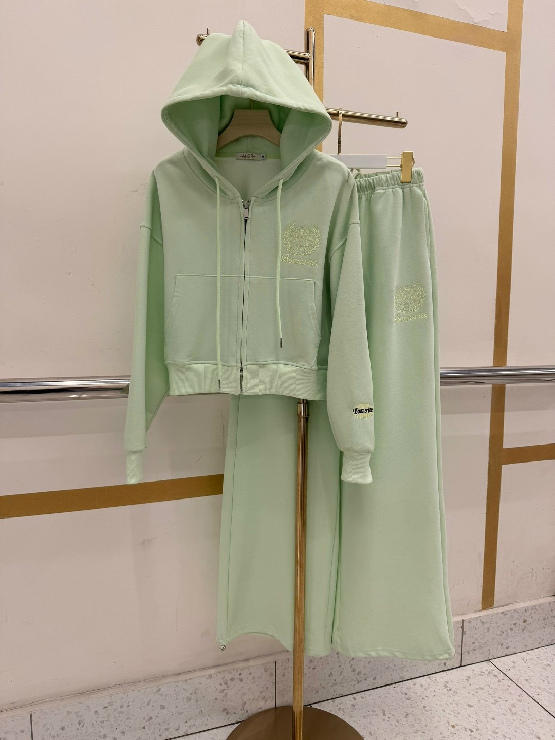 костюмы спортивные женский,спортивные костюм,костюм стильный,костюм голубой,женские костюмы