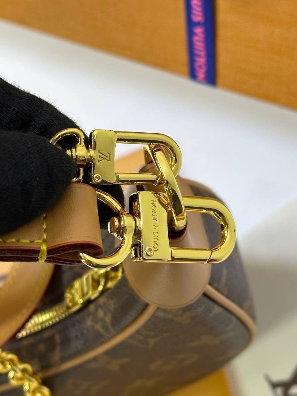 cумка louis vuitton,женская сумка louis vuitton,louis vuitton сумка на плечо,сумка,сумка луи виттон полумесяц