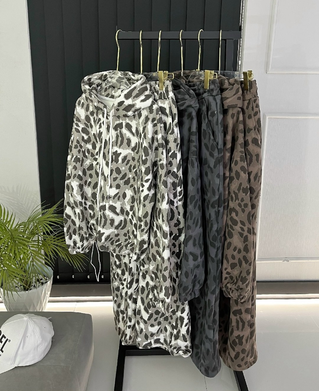 леопардовые костюмы,костюм леопард,костюм на флисе,костюм с принтом,теплый костюм