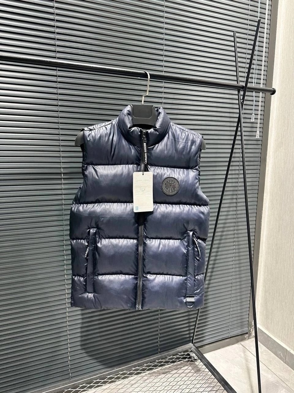 жилетка монклер оригинал,жилетка moncler,жилетка moncler мужская,жилет монклер мужской,жилет пуховый moncler