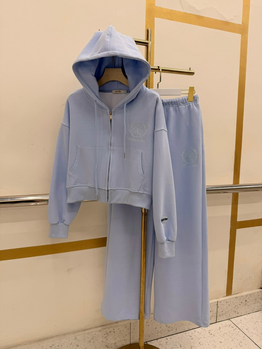 костюмы спортивные женский,спортивные костюм,костюм стильный,костюм голубой,женские костюмы