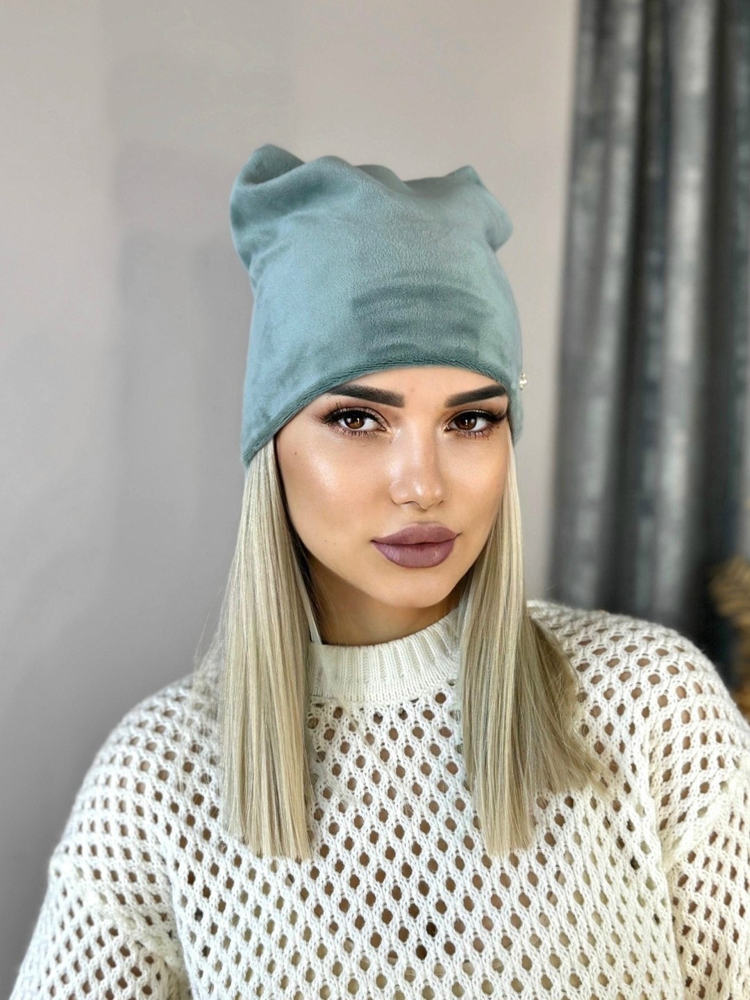 шапка женская,шапка для женщин,шапка женская велюровая,шапка черная женская,велюровая шапка