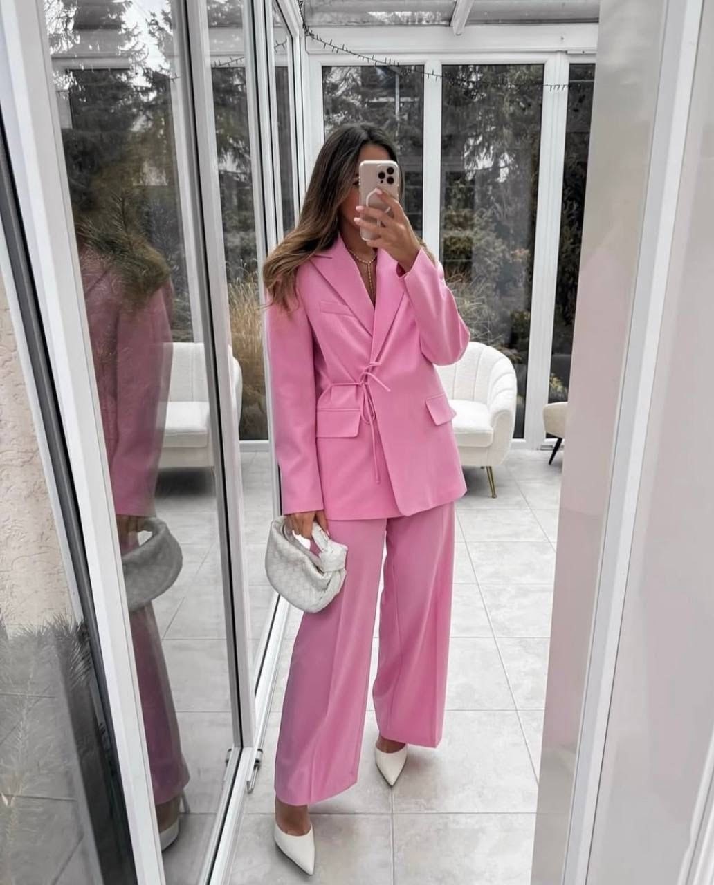 костюмы брючные,женские костюмы брючные,модные брючные костюмы,розовый костюм,костюм брючный женский стильный