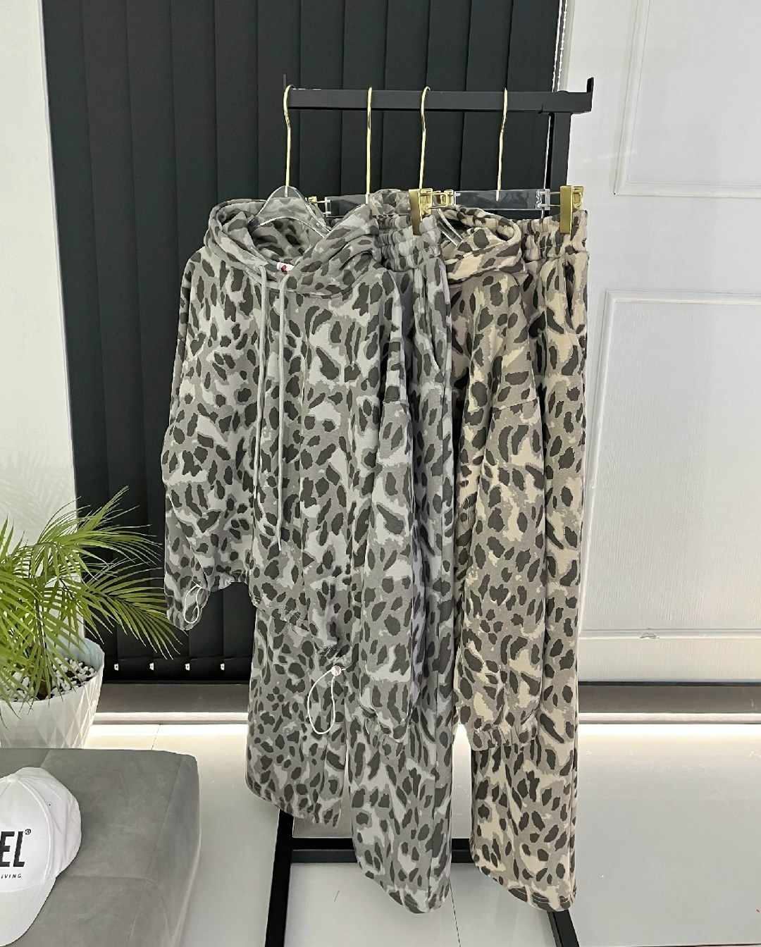 леопардовые костюмы,костюм леопард,костюм на флисе,костюм с принтом,теплый костюм