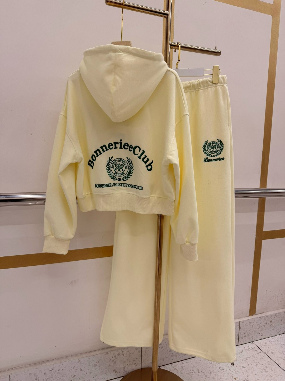 костюмы спортивные женский,спортивные костюм,костюм стильный,костюм голубой,женские костюмы