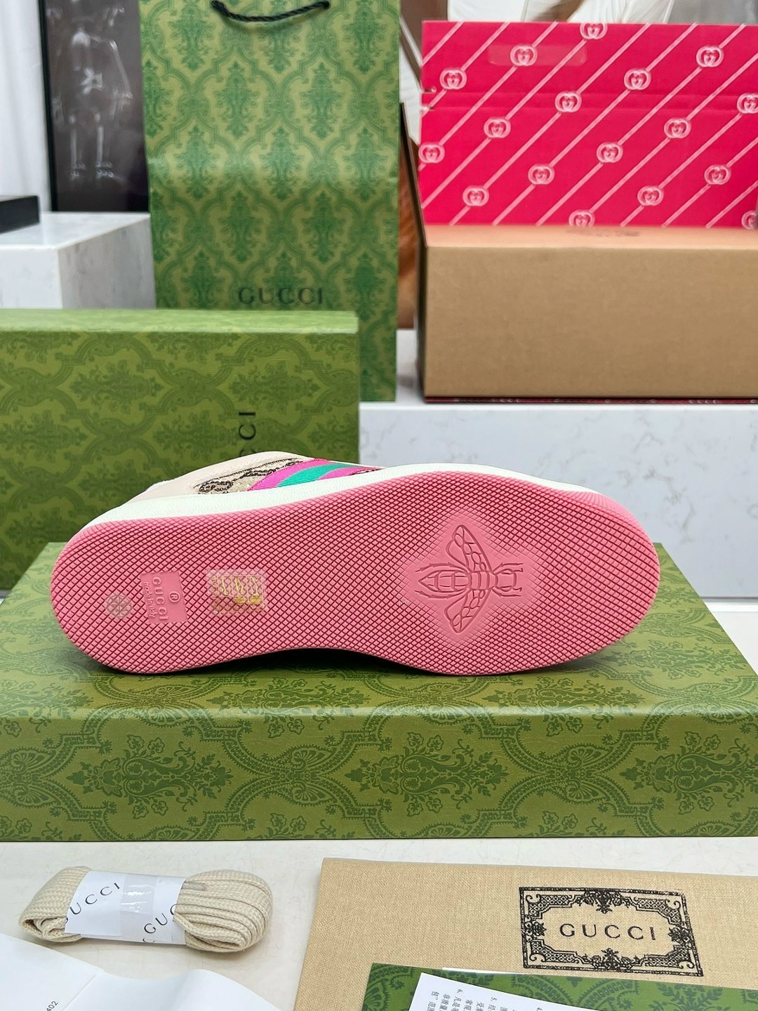 кроссовки gucci женские,gucci кроссовки,кроссовки гуччи розовые,женские кроссовки,кроссовки gucci screener