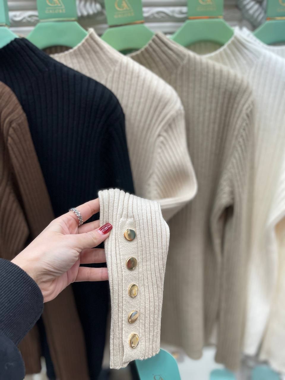 брюки женские из экокожи,трикотажные костюмы,брюки светлые,брюки из экокожи прямые,брюки из экокожи