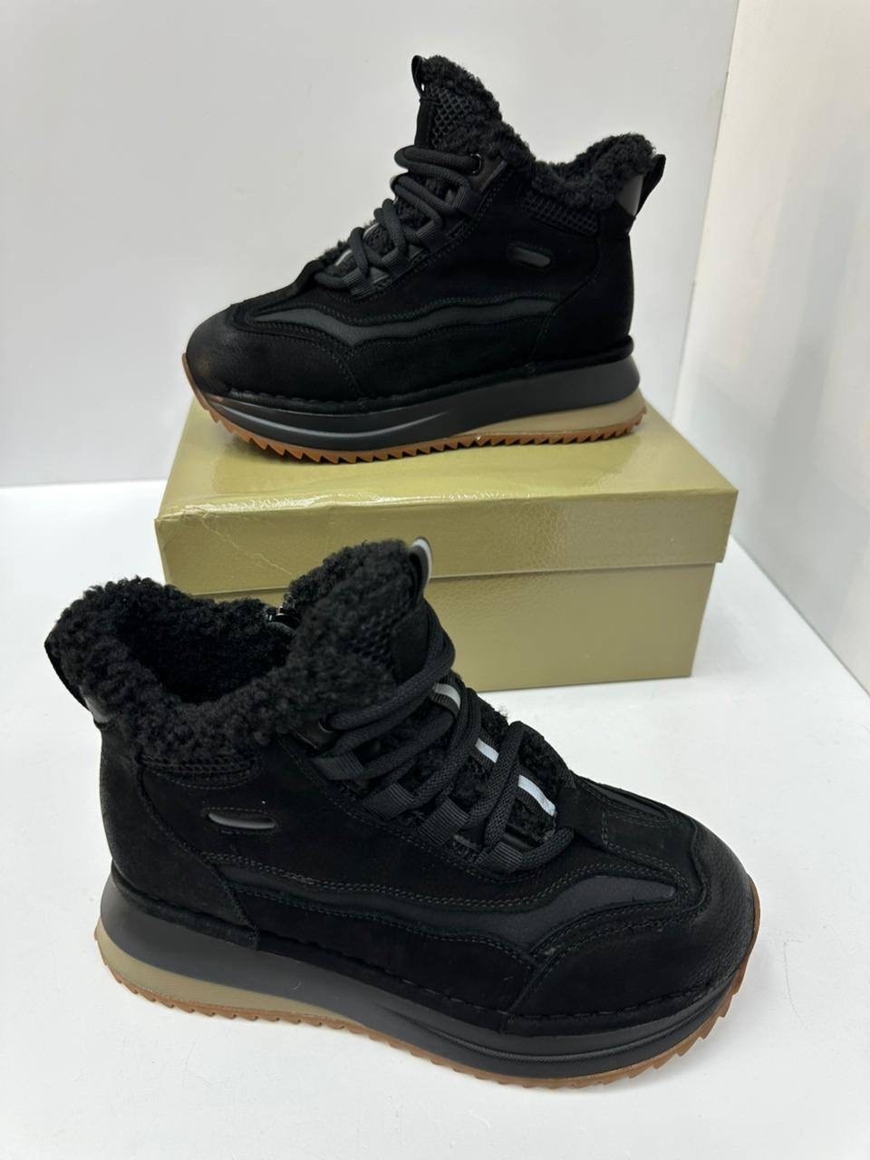 ,спортивная ,зимняя ,модные кроссовки,женская