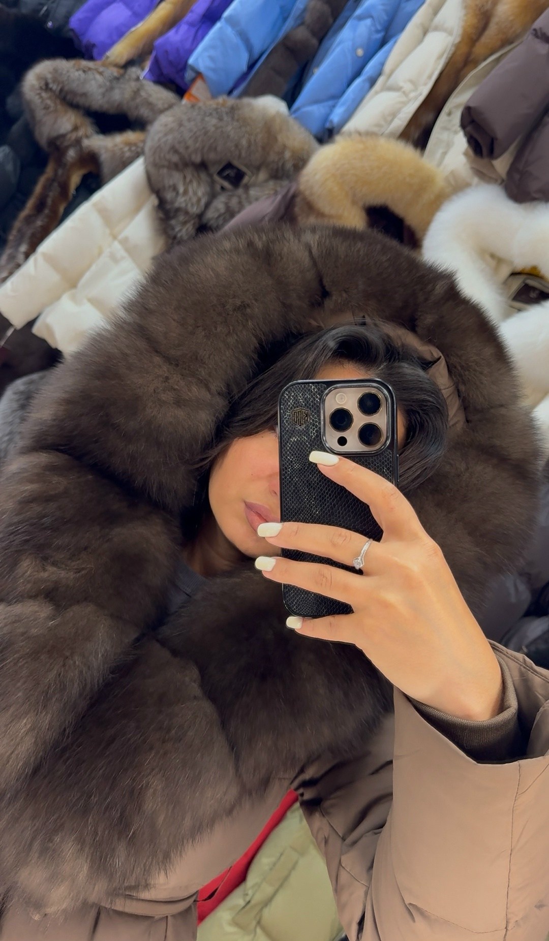 пуховики с мехом,пуховики с натуральным мехом,зимняя куртка пуховик,зимние куртки,пуховик женский