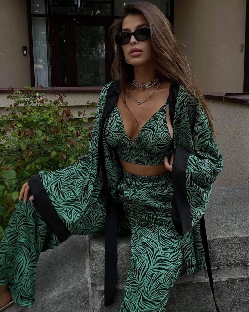 брючный костюм в пижамном стиле,костюм в пижамном стиле,брючный костюм женский,шелковый костюм,костюм тройка